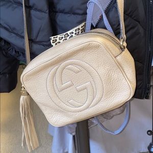 Beige Gucci soho small leather disco bag